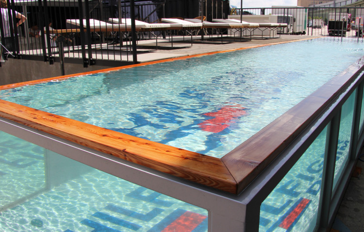 Eion infinitypool aus einem seecontainer in Berlin