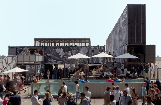 TwoTimesTwentyFeet_Hilfiger_container_swimming_pool_denim_jeans_Bread_and _Butter_Berlin_2x20ft_container_architektur_Veranstaltungsförderung_container_gebäude_messestand